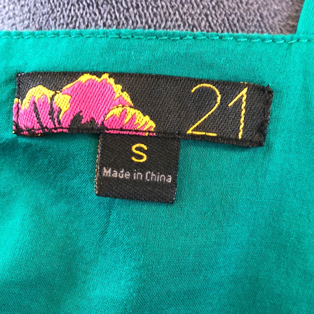 V Neck Tank - Picture 4 of 4